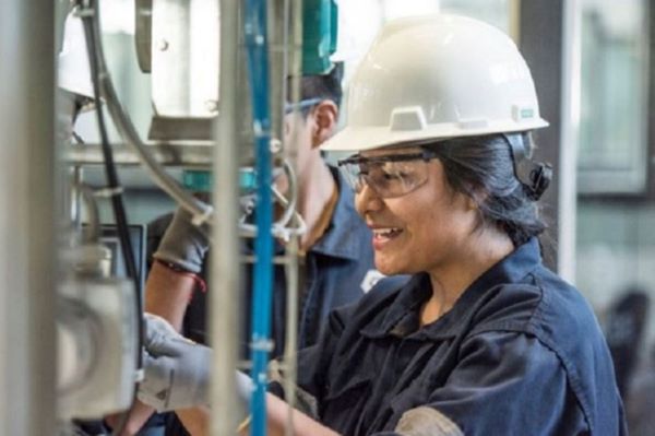 El 23% de alumnas mujeres estudian carreras técnicas de manufactura   