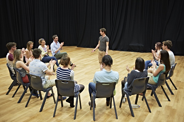 Improvisación teatral: ¿puede mejorar tu vida y rendimiento laboral?