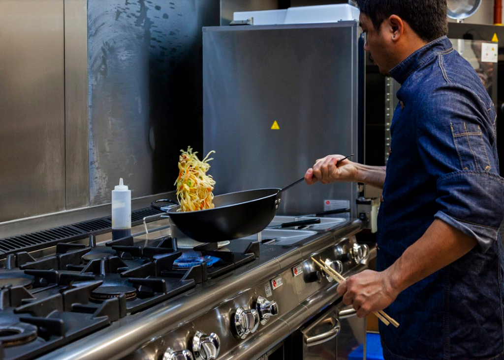 ¿Qué son las dark kitchens y por qué son una alternativa para los negocios gastronómicos?